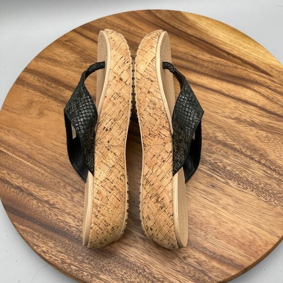 Crocs Leigh Sandals Womens 9 Black Snakeskin Wedge Beachy Resort Cruise Vacation - Picture 6 of 8